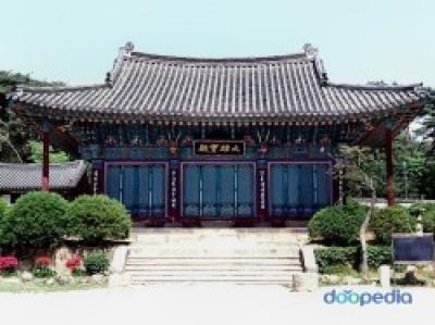 용주사 대웅보전