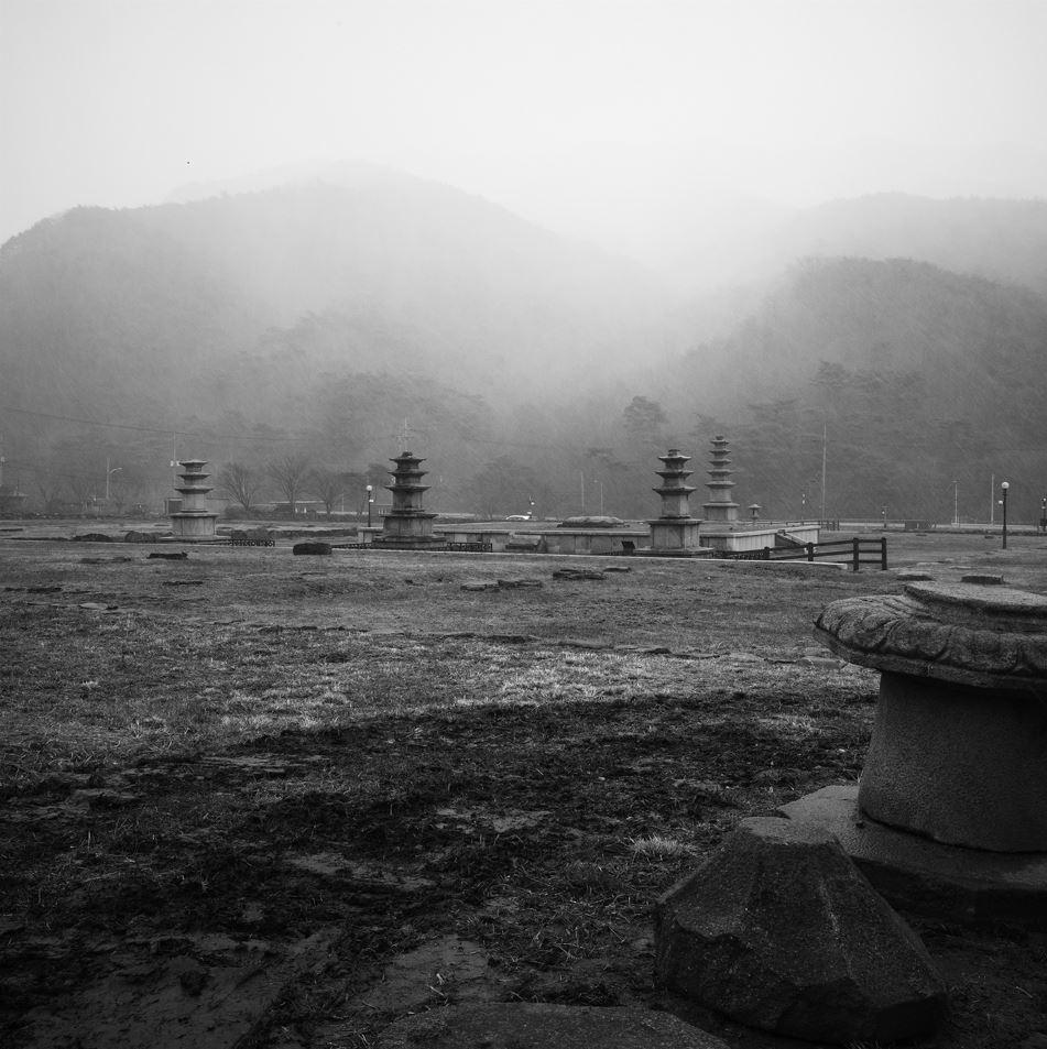 임연웅_성주사지(보령) 2-1_150x150cm_2021 