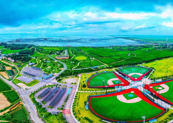 2. 평화와 기억이 흐르는 풍경