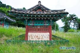 최루백 효자각,지정번호:향토유적 제2호
